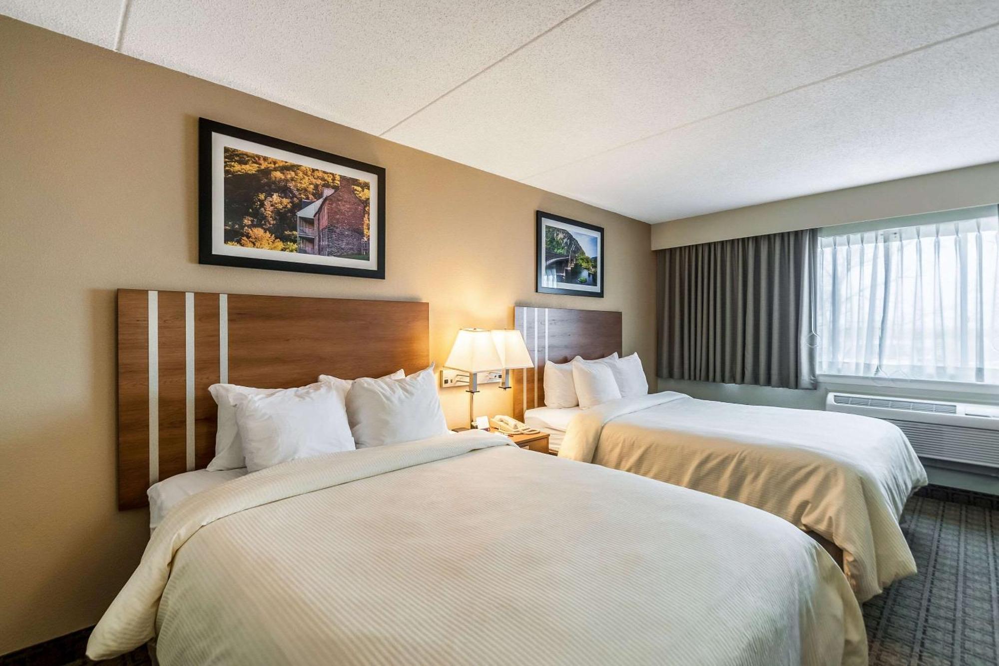 Clarion Inn Harpers Ferry-Charles Town Екстериор снимка