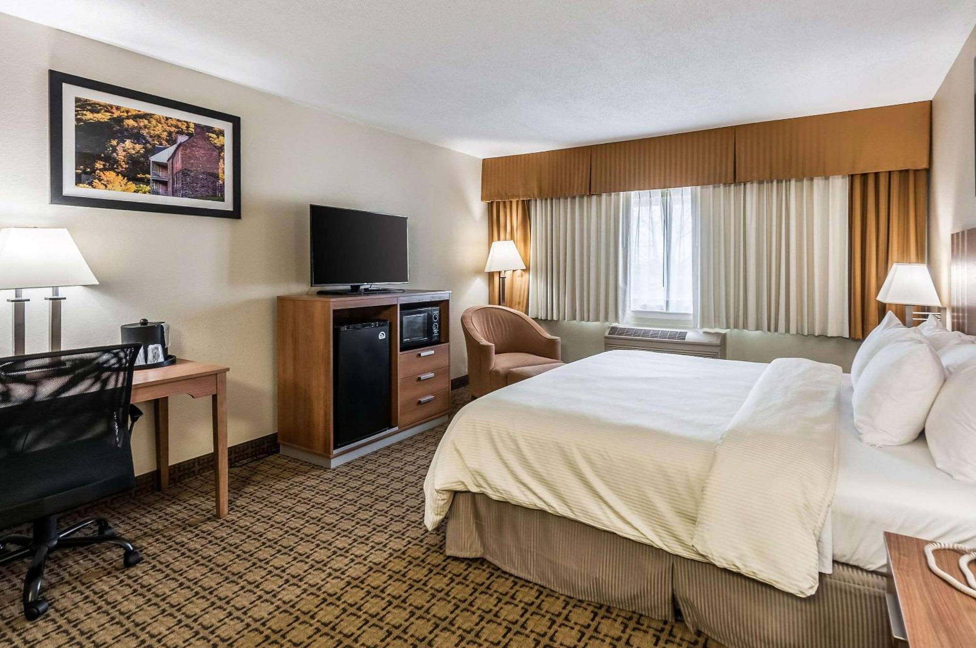 Clarion Inn Harpers Ferry-Charles Town Екстериор снимка