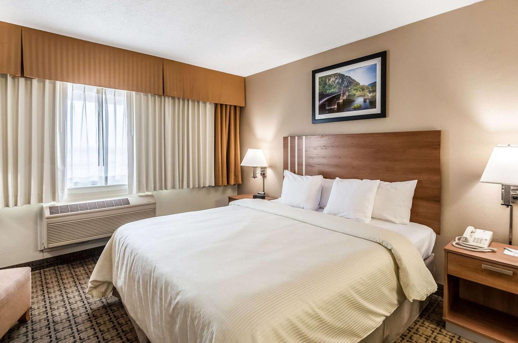 Clarion Inn Harpers Ferry-Charles Town Екстериор снимка