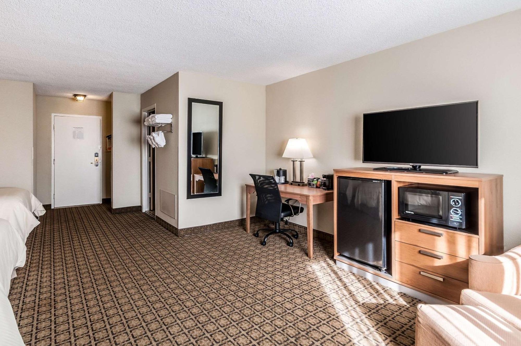 Clarion Inn Harpers Ferry-Charles Town Екстериор снимка